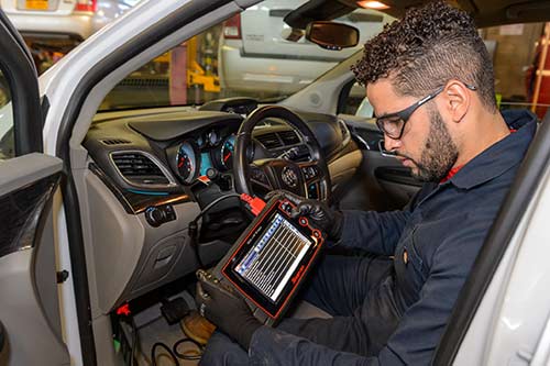 Student using the snap-on scan tool