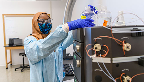 Biotechnology student in the lab